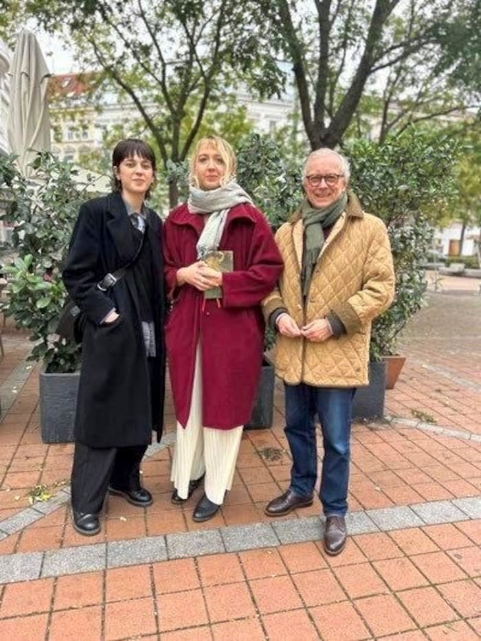 Dramaturgin Luise Hintersteininger, Regisseurin Lea Dalfen und Intendant Prof. Norbert ...