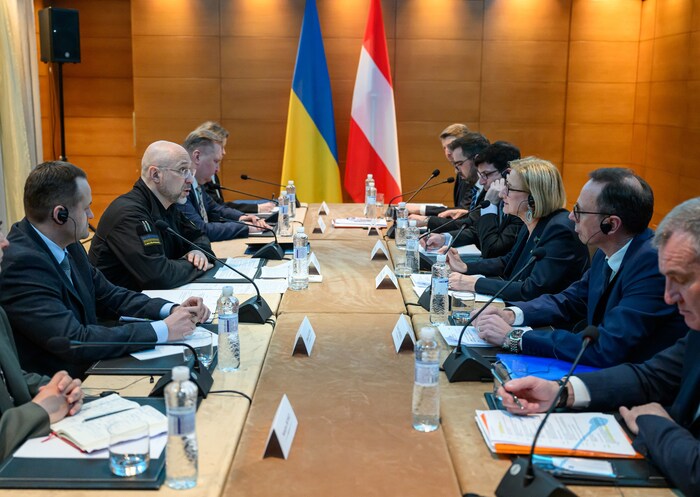 IV-Chef Kari Ochsner betont: „Die Ukraine hat sich vorgenommen, beim Wiederaufbau nicht nur das ...