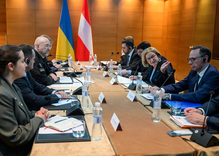 „Wir konnten das Gespräch nutzen, um unsere bilateralen Beziehungen weiter zu intensivieren“, so ...