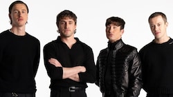 V. l.: Harris Dickinson spielt John Lennon, Paul Mescal Paul McCartney, Barry Keoghan Ringo ...