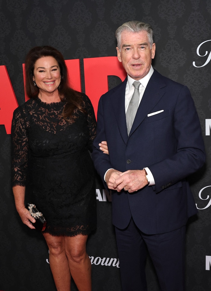 Keely Shaye Smith strahlte an der Seite ihres Ehemannes Pierce Brosnan im Scheinwerferlicht. 