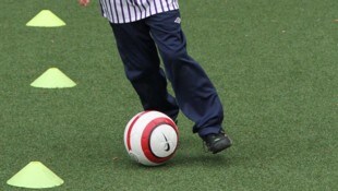 Im Sportverein war das Mädchen nicht sicher (Symbolbild) (Bild: Zwefo)