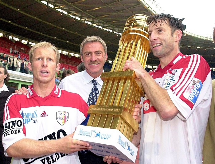 Roman Stary (li.) führte 2001 als Kapitän den FC Kärnten zum Cupsieg.
