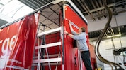 In Straßwalchen rüstet Quehenberger Logistics jetzt seine Lkws mit Kameras und spezieller ...