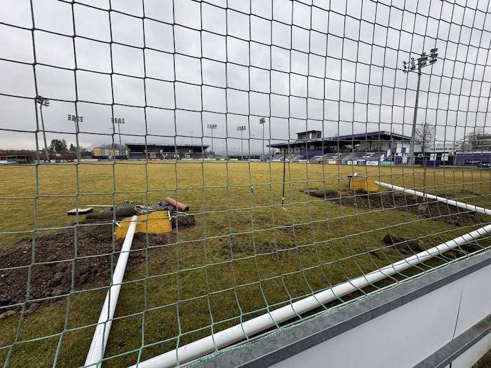 Im Zuge der Umbauarbeiten wurde das Fußballfeld um 70 Zentimeter versetzt. 