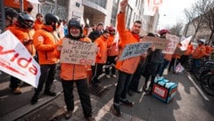 Die Zustellerinnen und Zusteller demonstrierten gegen die Kündigungen.