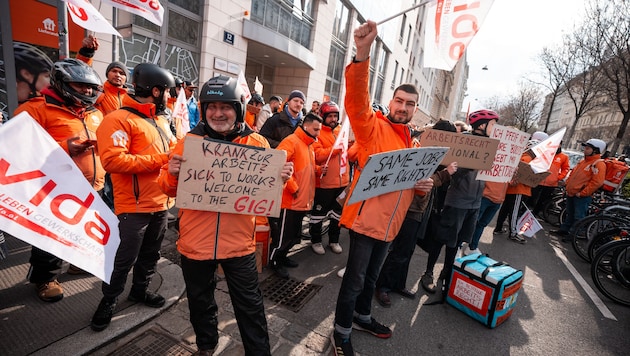 Die Zustellerinnen und Zusteller demonstrierten gegen die Kündigungen.