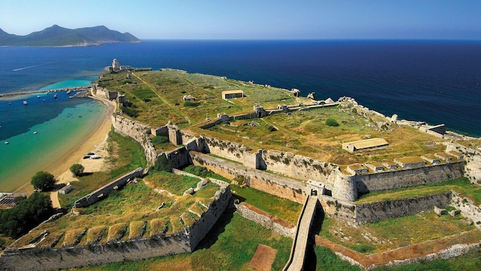 Die Burg von Methoni ist ebenso einen Besuch wert wie die Welterbestätten am Peloponnes. 