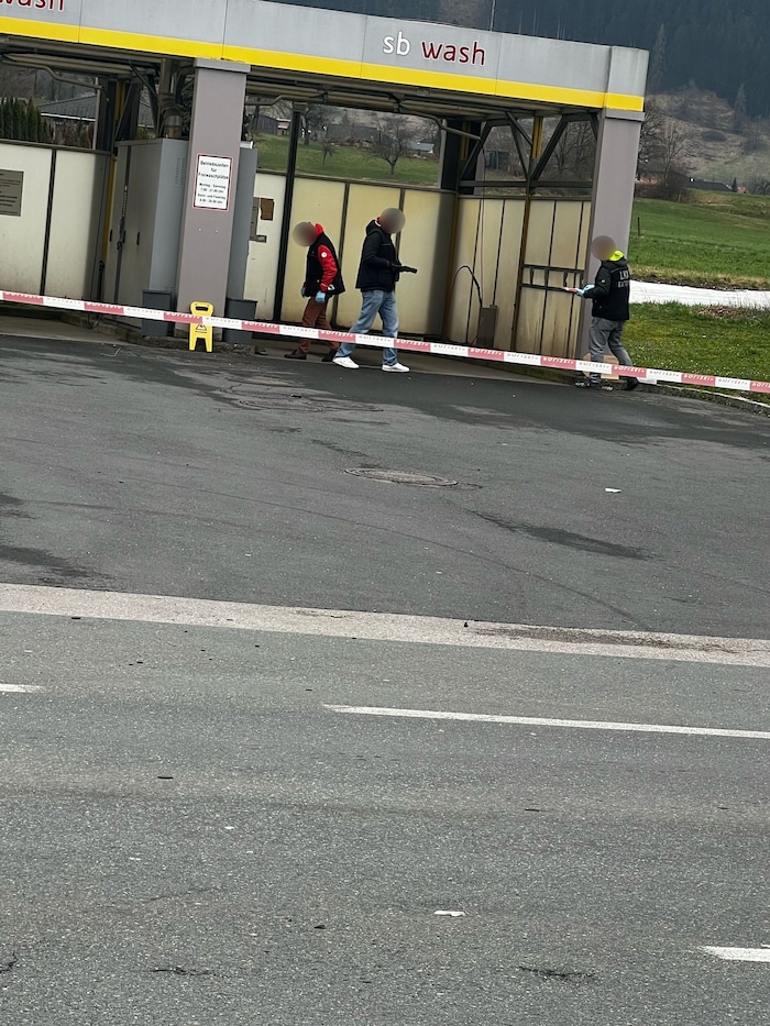 Die Spurensicherung ist im vollen Gange.
