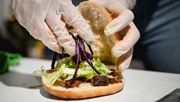 Im Café „manuell“ in Oberneukirchen gibt’s den „Mühlviertler Kebap“ immer freitags – am Linzer ...