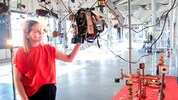 Ars Electronica in der Postcity: Weitläufige Hallen werden mit digitaler Kunst bespielt, es gibt ...