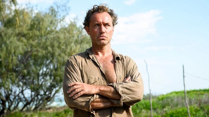 Hollywood-Schauspieler Jude Law lässt es im Garten Eden darauf ankommen. 