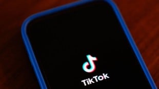 72 Prozent der Jugendlichen in Österreich nutzen TikTok. (Bild: AP/Ashley Landis)
