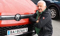 Werner Fischer sorgt mit seinem Wunschkennzeichen immer wieder für Aufsehen.