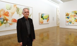 Kurator Günther Holler-Schuster zeigt Holleghas Spätwerk in der Grazer Neuen Galerie. 