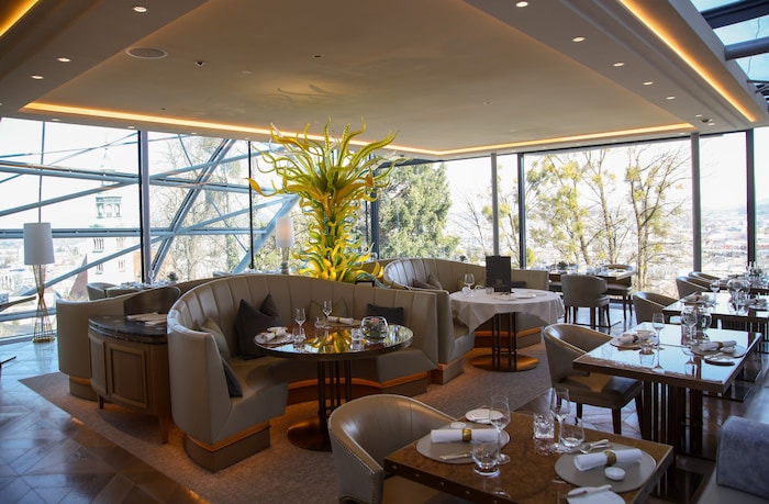 Das hauseigene Restaurant hat einen Michelin-Stern inne.