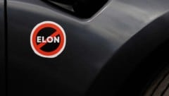 Als Kostensenker von Donald Trump hat sich Elon Musk den Zorn vieler Tesla-Fahrer (und anderer) ...