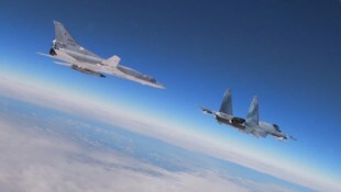 Die Tupolew Tu-22M3 ist überschallschnell und kann auch Atomwaffen tragen (Archivbild).