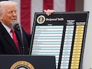 US-Präsident Donald Trump präsentiert im Zollstreit immer wieder neue Listen und Zahlen ...