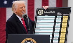 Trumps Länder-Chart mit den geplanten Zöllen für die jeweiligen Staaten – darunter die EU, für ...