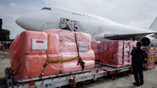 Rettungsteams aus 17 Ländern mit fast 1000 Tonnen Hilfsgütern sind bereits eingetroffen.