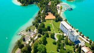 Pörtschach ist eine Tourismusgemeinde am Wörthersee, die um Gäste kämpft. Das Rathaus führt ...