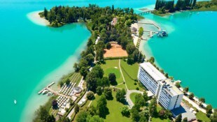 Pörtschach ist eine Tourismusgemeinde am Wörthersee, die um Gäste kämpft. Das Rathaus führt ...