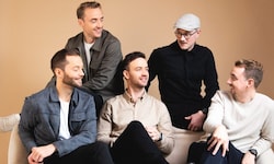 Zusammen sind sie Dad Harmony: Peter (li.o.), Adam (re.o.), Sebastian (li.u.), Michael (mi.) und ...
