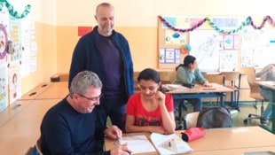Lehrer Peter Koch und Direktor Johann Schellnegger von der Mittelschule Mürzzuschlag (Bild: Peter Bernthaler)