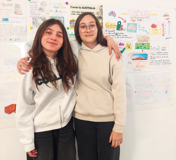 Selin und Joana setzen sich für ihre Schule ein. 