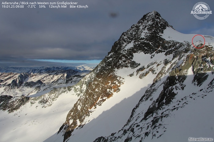 Gegen 9 Uhr waren die Bergretter erstmals auf der Webcam in Richtung des Großglockners zu sehen ...