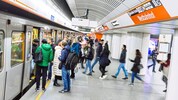 Jeden Tag fahren fast 2,4 Millionen Fahrgäste mit den Bussen, Bims und U-Bahnen der Wiener ...