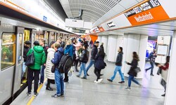 Jeden Tag fahren fast 2,4 Millionen Fahrgäste mit den Bussen, Bims und U-Bahnen der Wiener ...