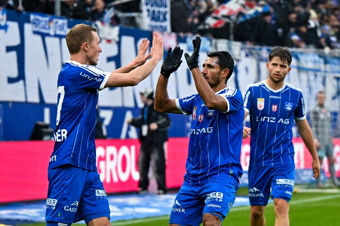 Goiginger (li.) beim Jubel mit Ronivaldo.