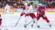 Jan Mursak (re.) ist beim KAC zurück und forder Thomas Raffls Salzburger.