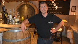 Michael Graf ist in Neusiedl für gebuchte Termine und Sonntage da. Ansonsten ist bis 10. Mai dicht.  (Bild: Charlotte Titz)