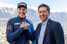 Biathlon-Sportdirektor Christoph Sumann (li.) mit ÖSV-Boss Mario Stecher. (Bild: APA/EXPA)