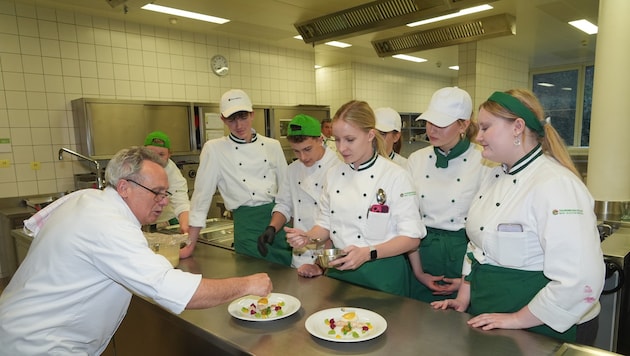 Derzeit werden an den Tourismusschulen Bad Gleichenberg rund 280 Schülerinnen und Schüler ...