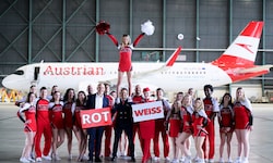 Das Nationalteam in der Sportart Cheerleading im Hangar der Austrian Airlines