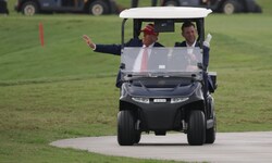 US-Präsident Donald Trump gibt sich zufrieden mit seiner Zoll-Waffe und geht mit Sohn Eric Golf ...