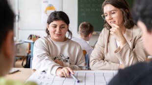 Auch im Sommer werden in den VHS Kurse in Deutsch, Mathe, Englisch geboten. (Bild: Carolina Frank)