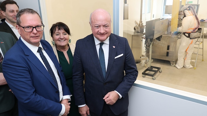 ... und ließ sich gemeinsam mit Gastgeberin Khom das Kompetenzzentrum RCPE zeigen.