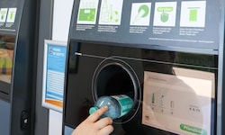 Seit 1. Jänner 2025 gilt auf Plastikflaschen und Dosen ein Pfand von 25 Cent pro Gebinde.