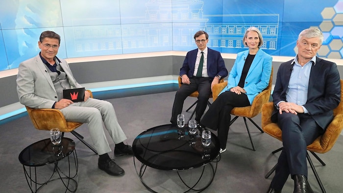 Gerhard Koller und seine Studiogäste Michael Stampfer, Ulrike Zartler und Erich Prem (von links ...