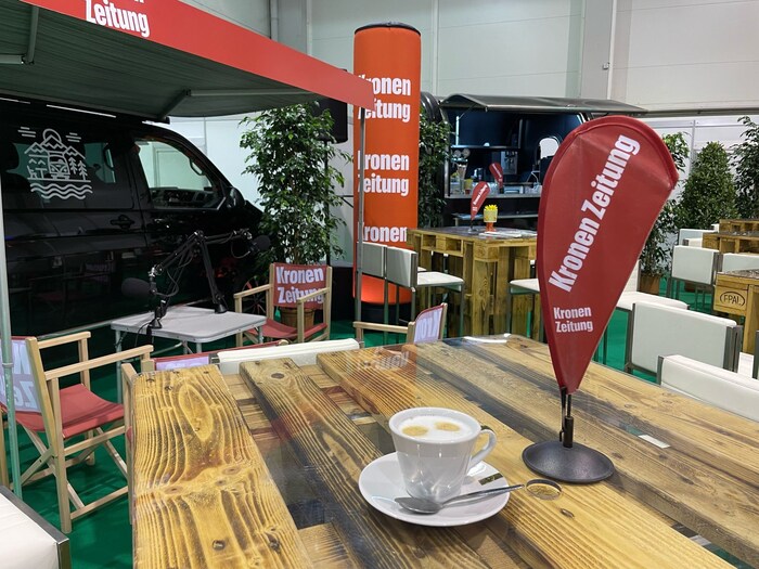 Die „Kärntner Krone“ lockt mit Outdoor-Campingflair und einem offenen Podcaststudio sowie gutem ...