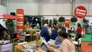 Auf dem Stand der „Kärntner Krone“ tummelt es sich.