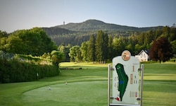 Beim KGC Dellach startet die Golfrunde mit Blick auf den Pyramitdenkogel