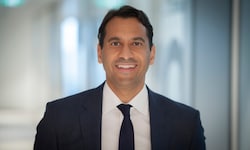 Anas Abuzaakouk ist in der ehemaligen Gewerkschaftsbank ein Großverdiener.