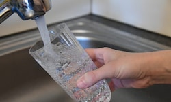 Er habe kein Wasser in seiner Wohnung, behauptete ein Krimineller gegenüber zwei älteren ...