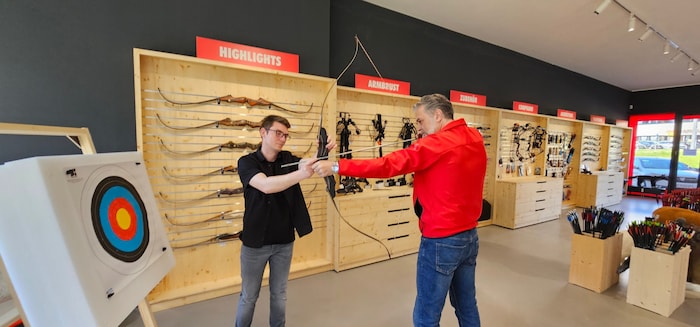 Im Gegensatz zu den Online- Shops setzt Mirco Klingebeil in Klagenfurt auf persönliche Beratung, ...